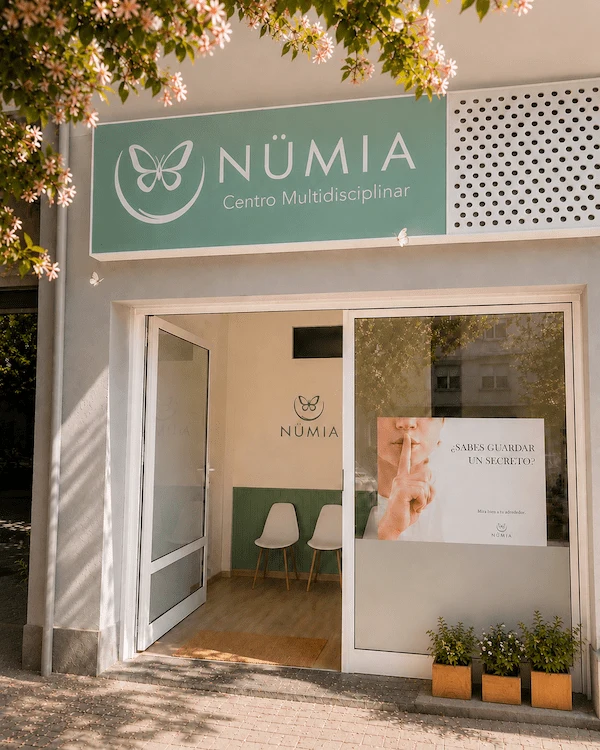 Escaparate del centro Nümia en Santa Cruz de Tenerife